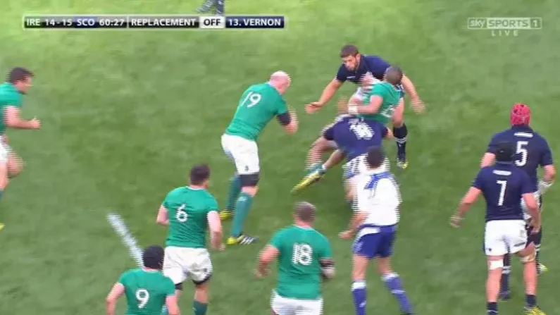 GIF: Paul O'Connell Does Not Use Words To Direct Simon Zebo Where To Go