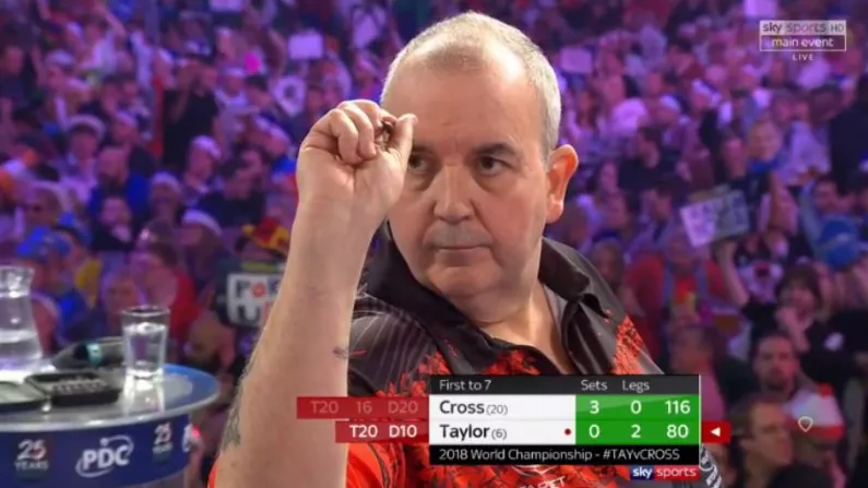 Phil Taylor Gave The Middle Finger To The Crowd During World Championship Final