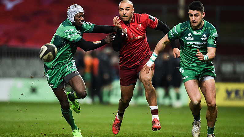 6 January 2018; Simon Zebo of Munster in action against Niyi Adeolokun, left, and Tiernan OHalloran of Connacht during the Guinness PRO14 Round 13 match between Munster and Connacht at Thomond Park in Limerick. Photo by Diarmuid Greene/Sportsfile