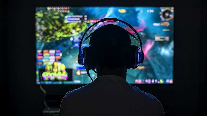 Fortnite Champ Raided By Armed Cops After Hoax Call