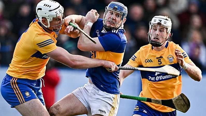 8 January 2023; Alan Tynan of Tipperary in action against Conor Cleary, left, and Brandon O'Connell of Clare during the Co-Op Superstores Munster Hurling League Group 1 match between Tipperary and Clare at McDonagh Park in Nenagh, Tipperary. Photo by Sam Barnes/Sportsfile