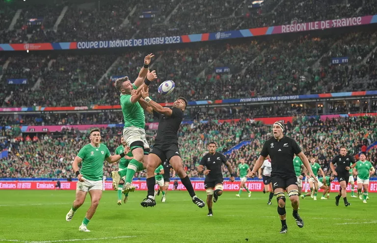 Ireland challenge for the ball against New Zealand
