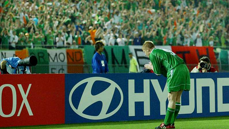 11 June 2002; Damien Duff, Republic of Ireland, bows to the crowd after scoring his sides third goal against Saudi Arabia. FIFA World Cup Finals, Group E, Republic of Ireland v Saudi Arabia, FIFA World Cup 2002, Yokohama Stadium, Yokohama, Japan. Photo by David Maher/Sportsfile