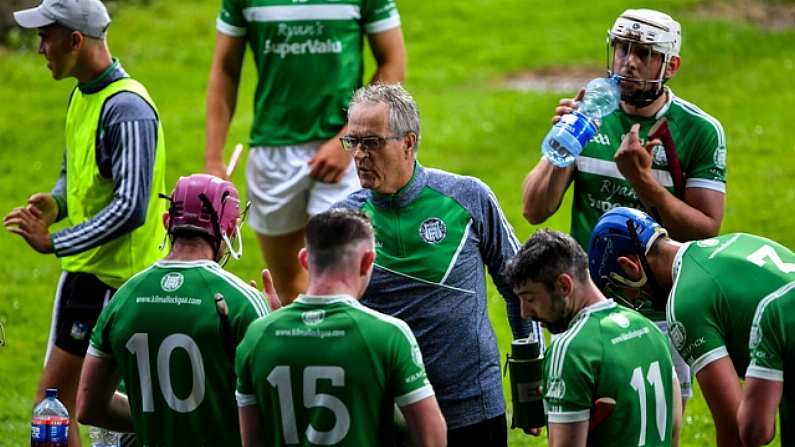 24 July 2020; Kilmallock manager Tony Considine speaks to his players during a water break in the Limerick County Senior Hurling Championship Round 1 match between Kilmallock and Na Piarsaigh at LIT Gaelic Grounds in Limerick. GAA matches continue to take place in front of a limited number of people in an effort to contain the spread of the coronavirus (Covid-19) pandemic. Photo by Piaras O Midheach/Sportsfile