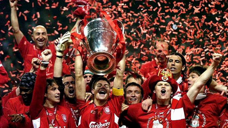 25 May 2005; Liverpool captain Steven Gerard lifts the Champions League Trophy as his team-mates celebrate. UEFA Champions League Final, Liverpool v AC Milan, Ataturk Olympic Stadium, Istanbul, Turkey. Picture credit; David Maher / SPORTSFILE