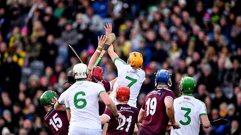 19 January 2020; Richie Reid of Ballyhale Shamrocks, 7, jumps highest to contest the dropping ball during the AIB GAA Hurling All-Ireland Senior Club Championship Final between Ballyhale Shamrocks and Borris-Ileigh at Croke Park in Dublin. Photo by Piaras O Midheach/Sportsfile