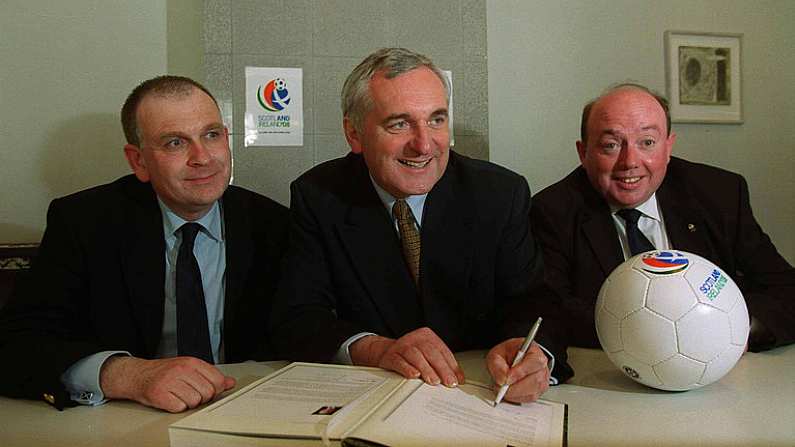 29 May 2002; An Taoiseach Bertie Ahern, T.D., centre, signs the Scotland - Ireland UEFA Euro 2008 Bid in the presence of the Bid Director John Henderson, left, and John Byrne, FAI Development Manager, at Government Buildings in Dublin. Soccer. Photo by Ray McManus/Sportsfile