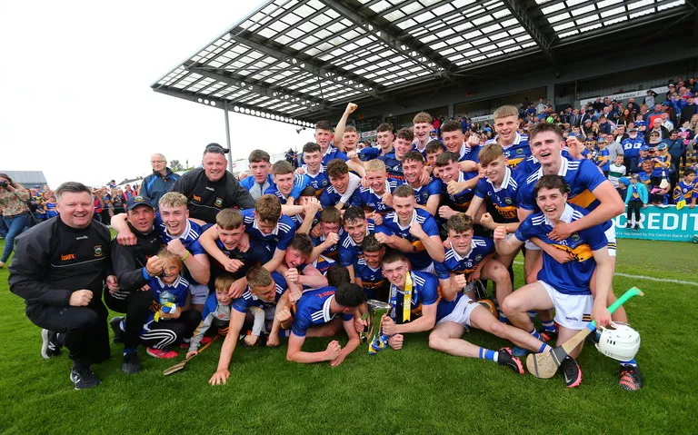 tipperary celebrate winning the 2022 all ireland minor hurling championship final after a dramatic victory over offaly with a late goal
