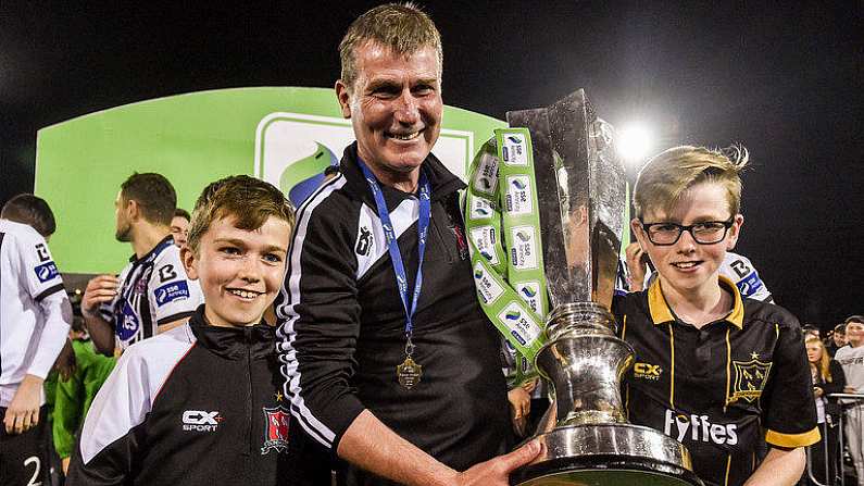 28 October 2016; Dundalk manager Stephen Kenny with his two sons, Eoin, left, age 10, and Fionn, age 12 celebrate with the trophy after the SSE Airtricity League Premier Division match between Dundalk and Galway United at Oriel Park in Dundalk Co Louth. Photo by David Maher/Sportsfile