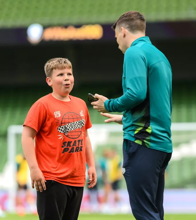 seamus coleman Ukrainian children ireland training