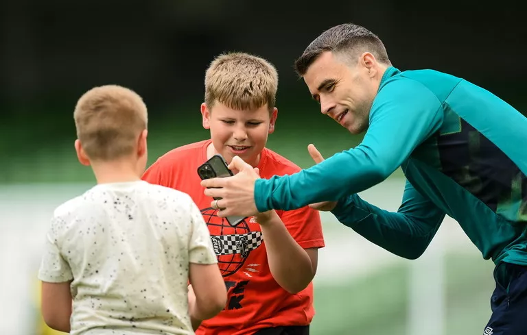 seamus coleman Ukrainian children ireland training