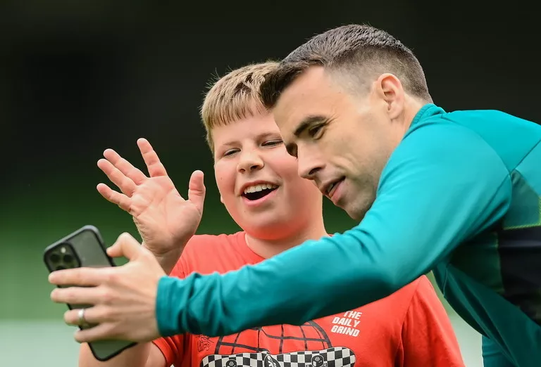 seamus coleman Ukrainian children ireland training