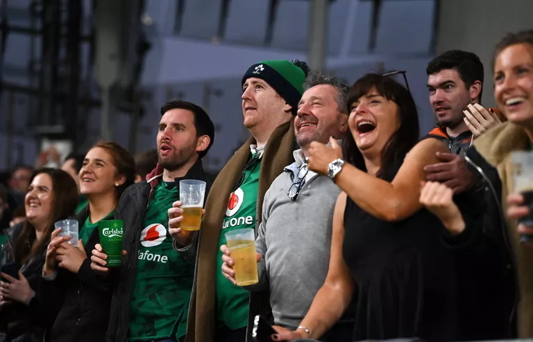 Irish rugby fans pints