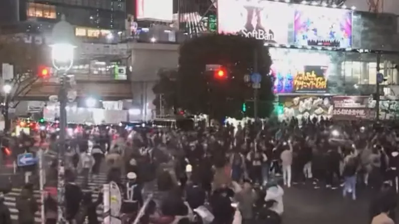 Respectful Scenes In Tokyo As Celebrating Japanese Fans Obey Traffic Cops