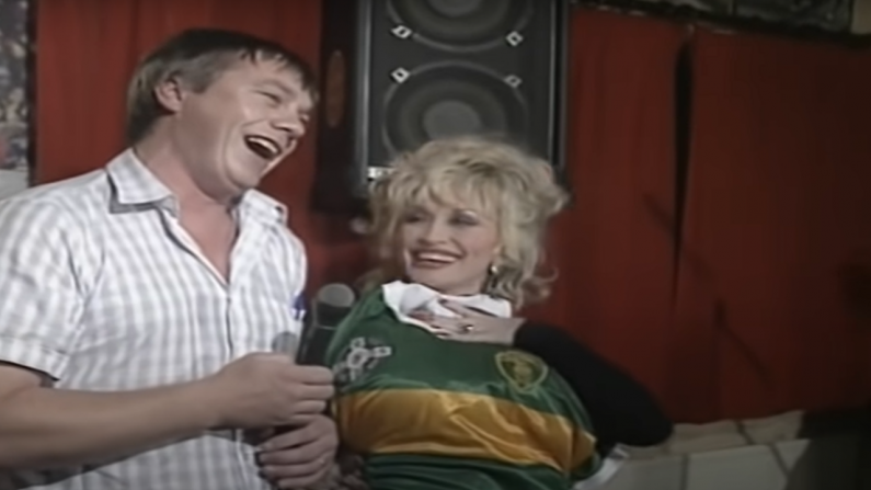 Remembering Dolly Parton's Madcap Visit To Páidí Ó Sé's Pub In 1990