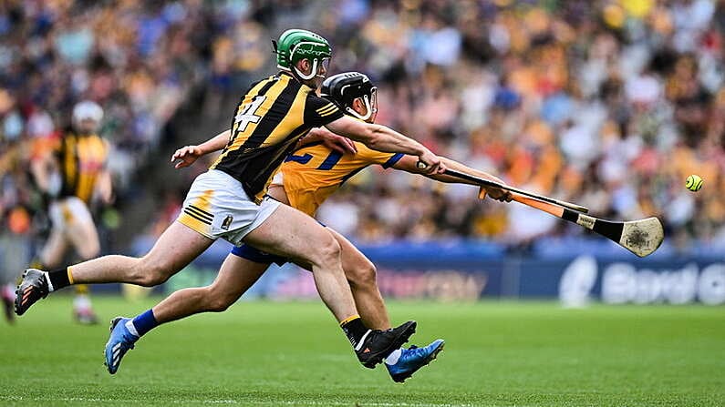 9 July 2023; David Reidy of Clare and Tommy Walsh of Kilkenny race for a loose ball during the GAA Hurling All-Ireland Senior Championship semi-final match between Kilkenny and Clare at Croke Park in Dublin. Photo by Brendan Moran/Sportsfile