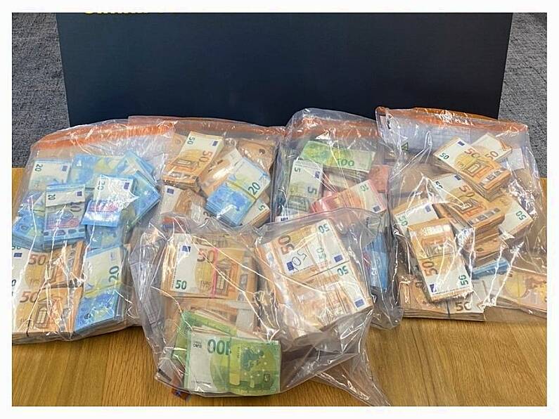 Three people arrested as over €390,000 cash seized by Gardaí