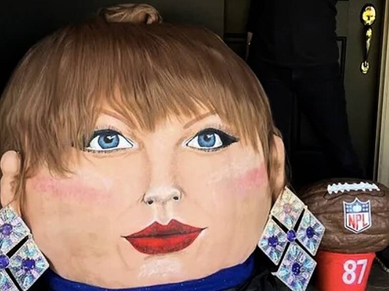 Woman creates 400lbs Taylor Swift pumpkin