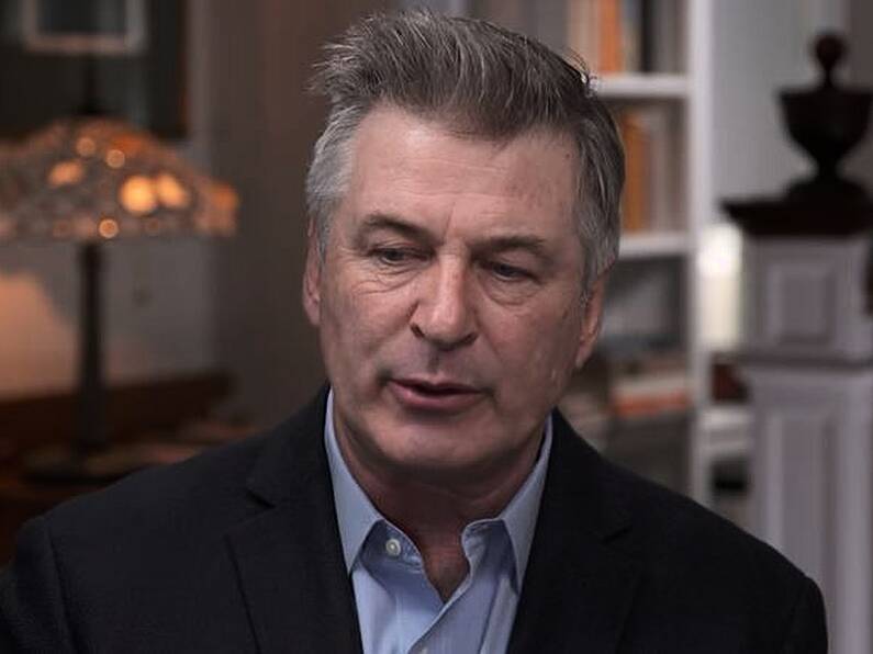 Alec Baldwin confronts paparazzi after being followed