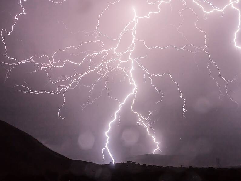 Status yellow thunderstorm warning across entire South East