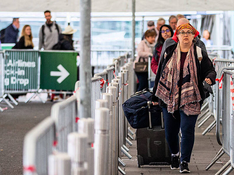 Dublin Airport says queues moving 'smoothly' amid busy morning