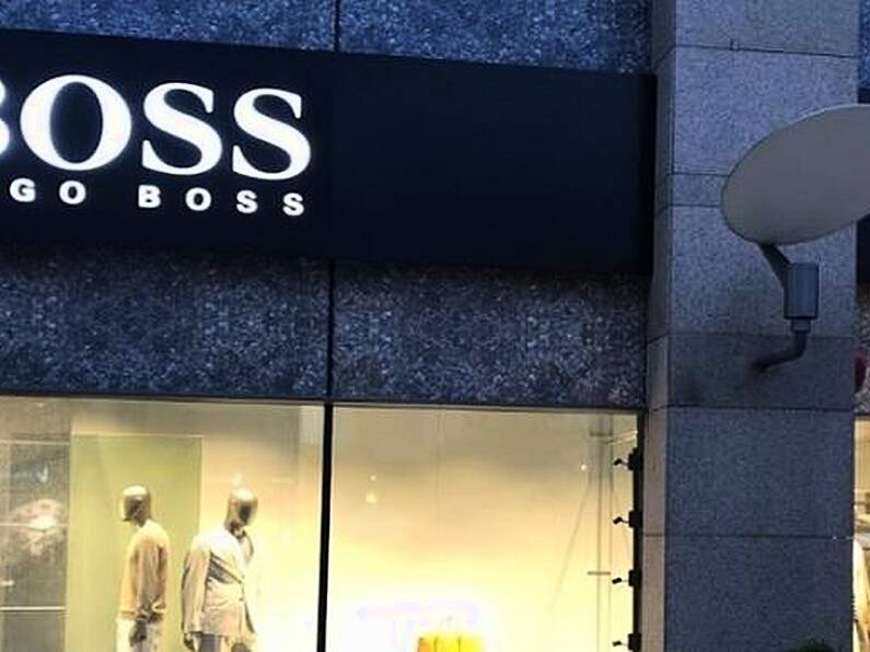 Thieves ram Hugo Boss store with car before robbery