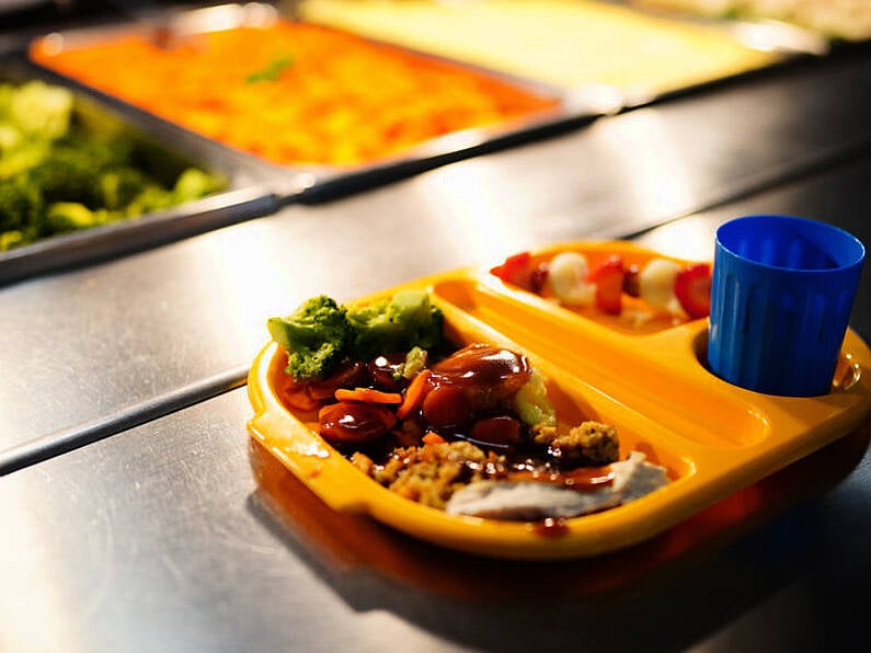 Extra 900 schools to benefit from hot meals