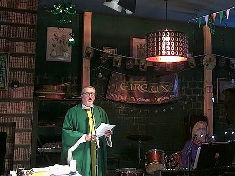 Priest says Mass in Irish pub after church closed for renovations