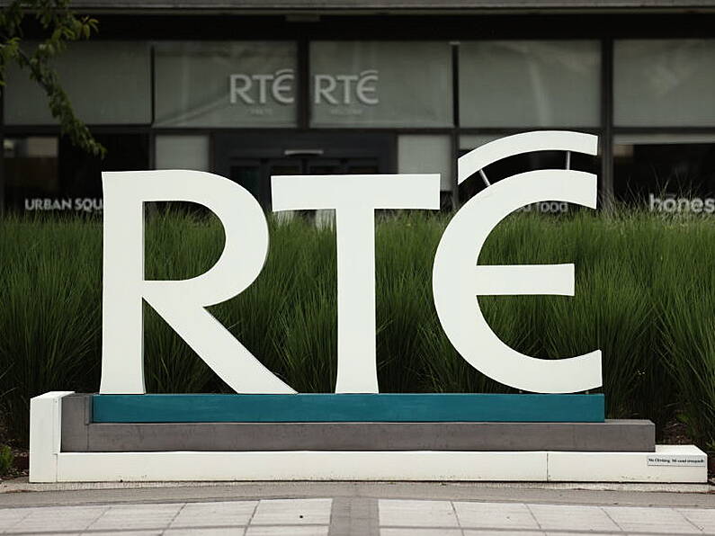 Government wary of sacking RTÉ executive board over legal issues