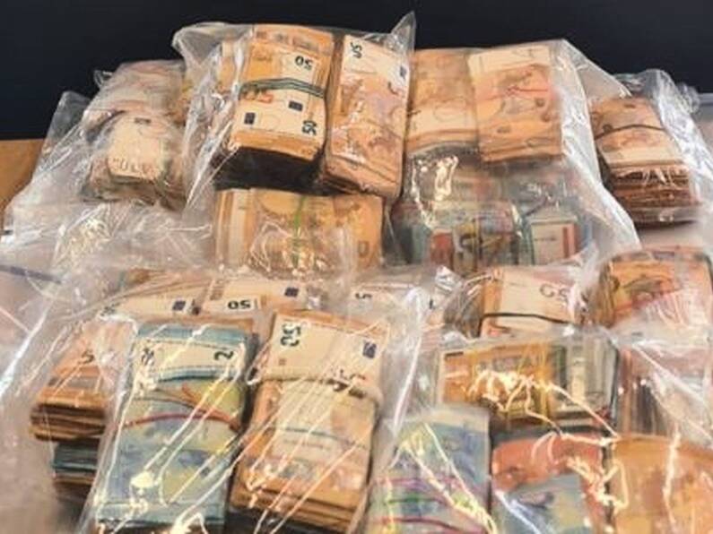 Woman (40s) arrested after seizure of €500k in cash