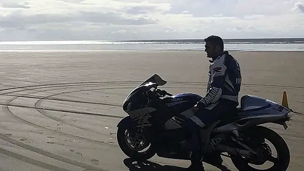 Watch this Clare man break the motorbike sand speed record