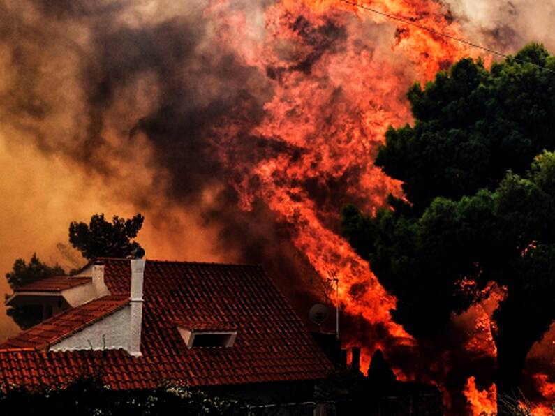 Wildfires in La Palma, Spain forces thousands to evacuate