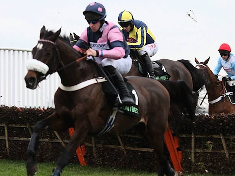 Verdana Blue shocks Buveur D'Air in Christmas Hurdle