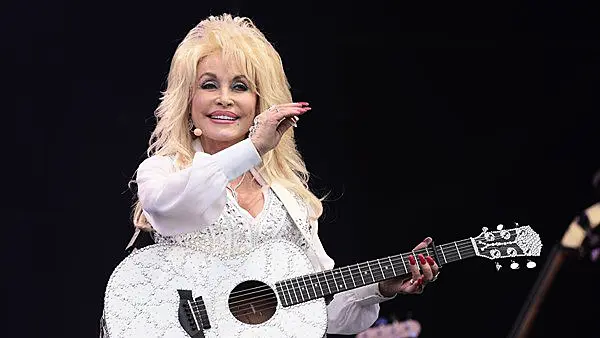 Charity run by Dolly Parton which gifts books to kids to launch in Ireland