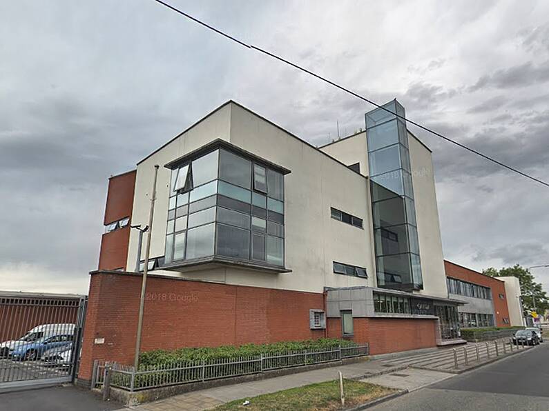 Man walks into garda station after stabbing