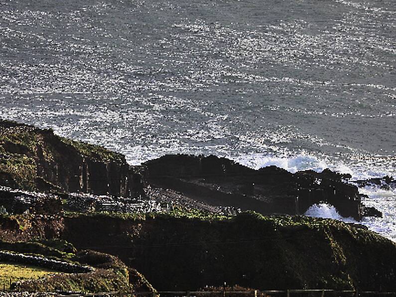 Three American students rescued from base of cliff in Kerry