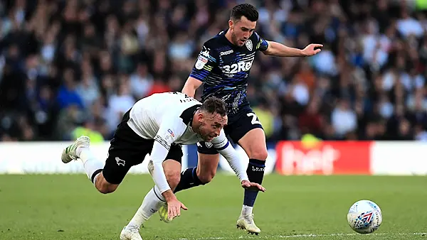 Roofe gives Leeds play-off advantage at Pride Park