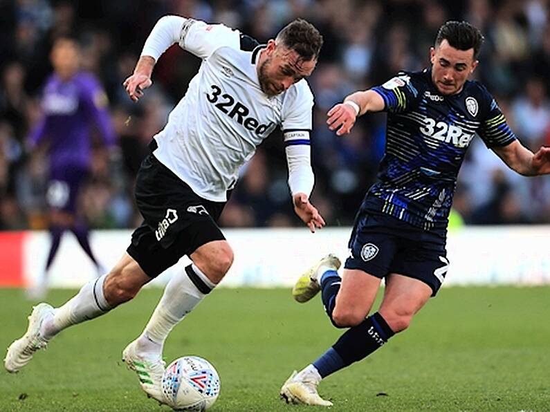 Roofe gives Leeds play-off advantage at Pride Park