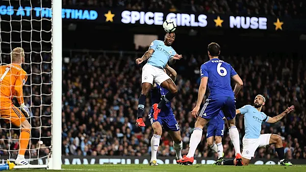 Vincent Kompany screamer sends Man City back to the top