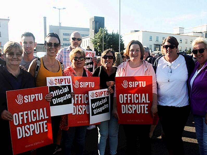 Hospital staff member up at 4am to prepare patients' food before joining strike