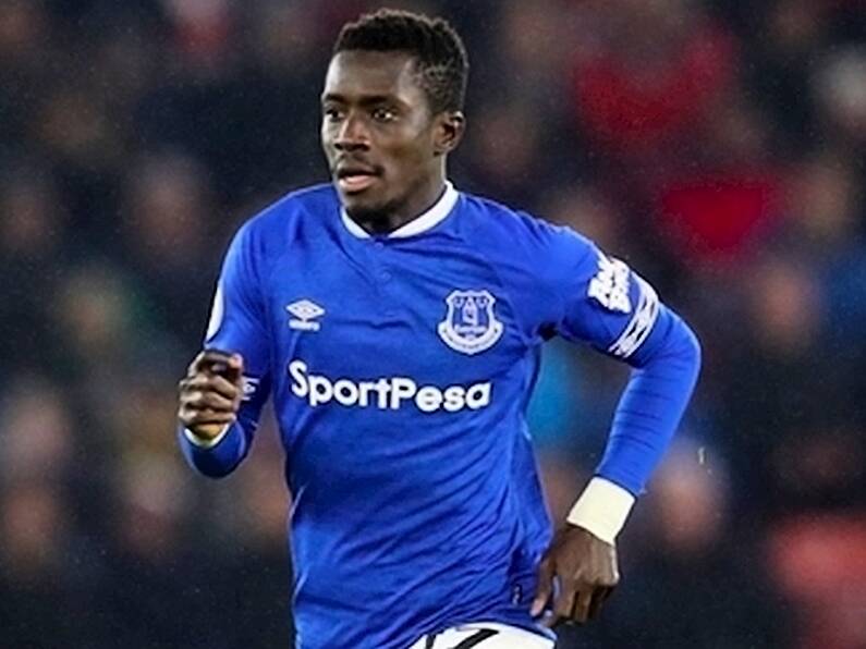 Everton midfielder Gueye completes PSG switch