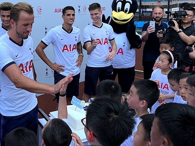 Spurs trio take on 100 local children in Shanghai heat