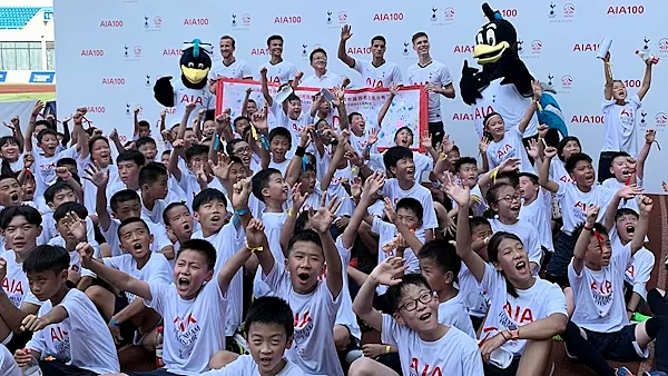 Spurs trio take on 100 local children in Shanghai heat