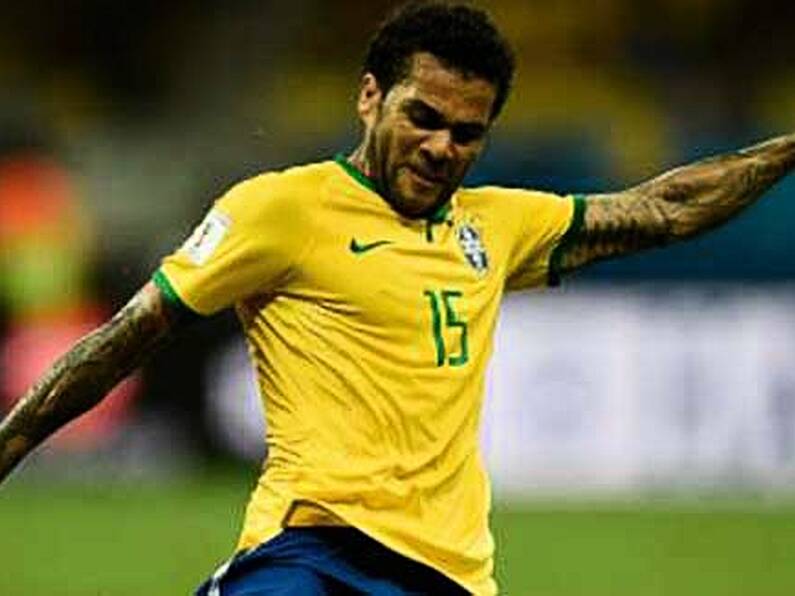 Dani Alves joins Sao Paulo