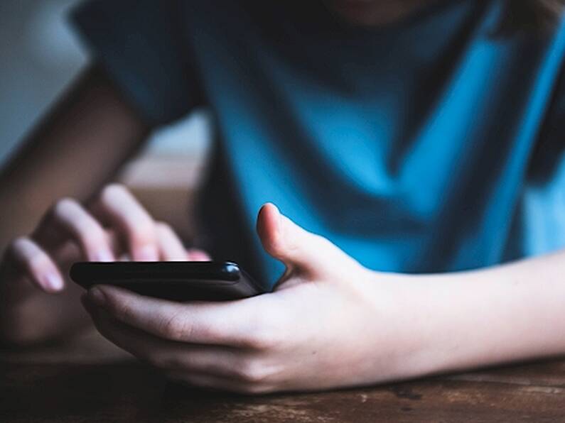 Almost half of Irish children talk to strangers online