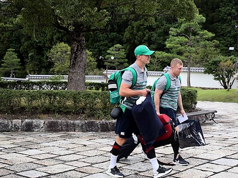 Johnny Sexton not in training but Robbie Henshaw continues recovery from injury