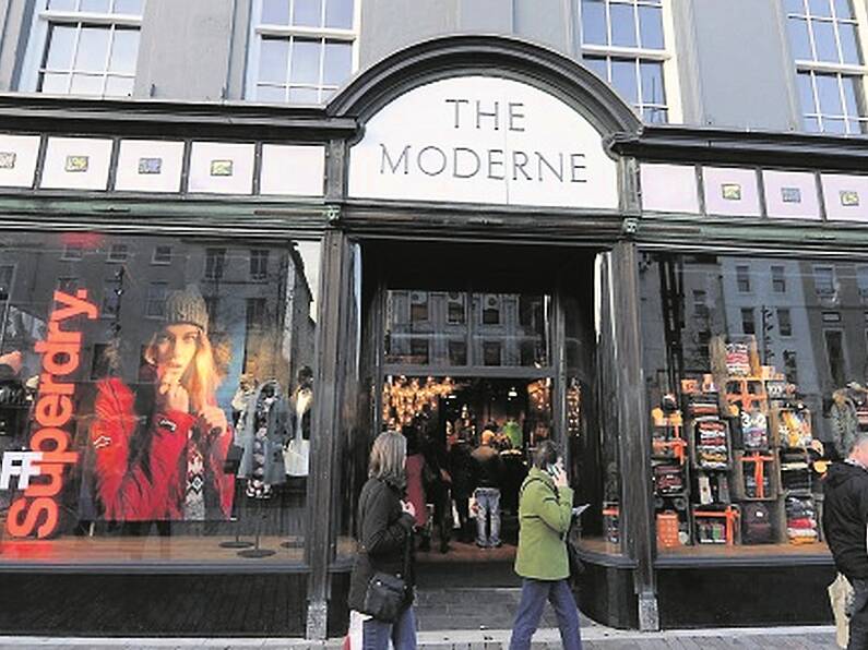 Debris falls from building on Cork's St Patrick's St