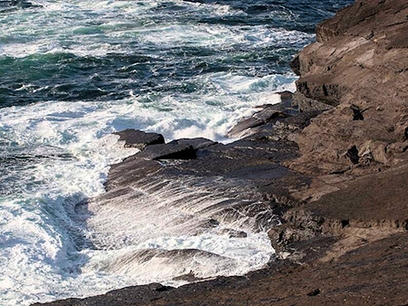 Man 'swept into sea by freak wave' in Clare fishing tragedy