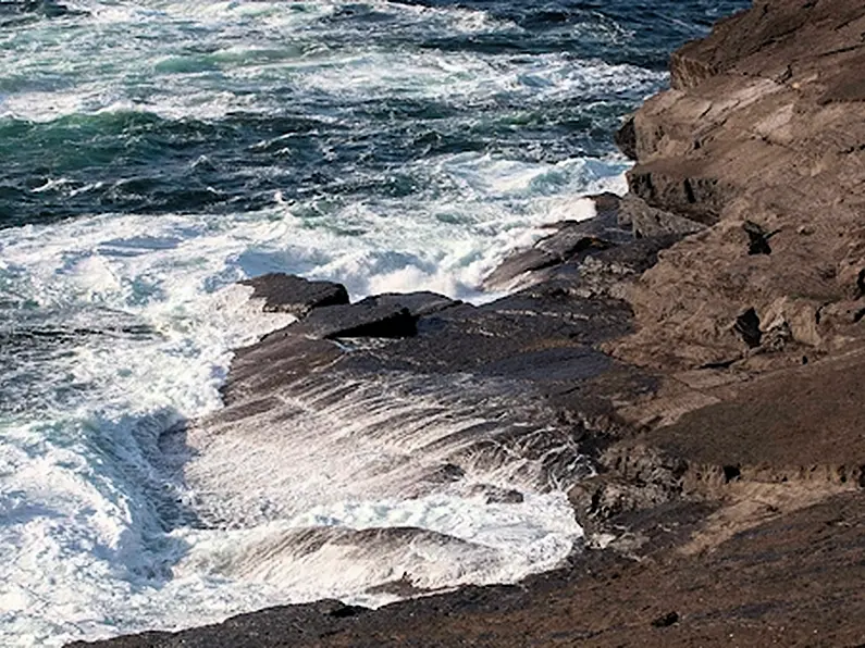 Man 'swept into sea by freak wave' in Clare fishing tragedy