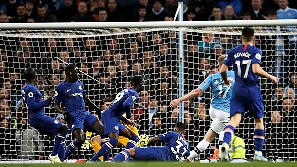 De Bruyne and Mahrez on target as Man City strike back for Chelsea win